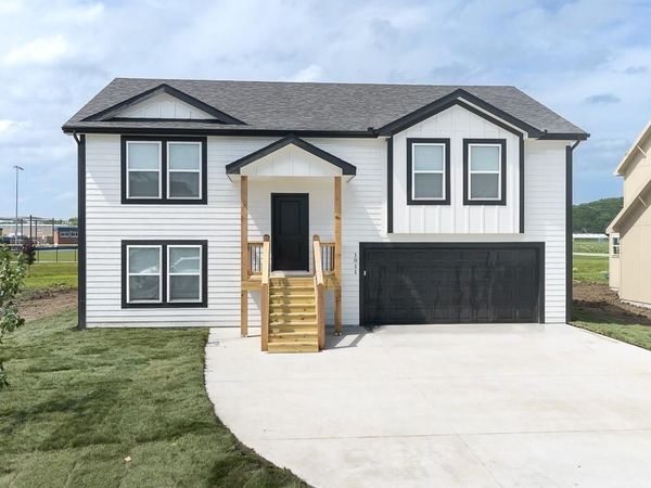 1015 2nd Street, Perry, KS 66073