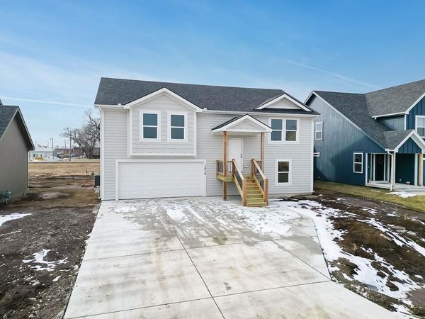 1015 2nd Street, Perry, KS 66073