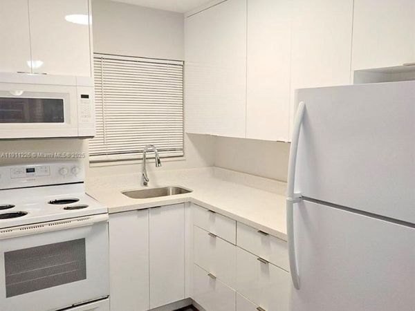 2008 Jackson St, Unit B2, Hollywood, FL 33020