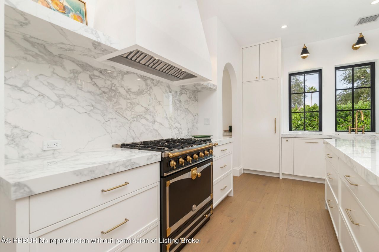 302 E Lakewood Road, West Palm Beach, FL 33405 Photo