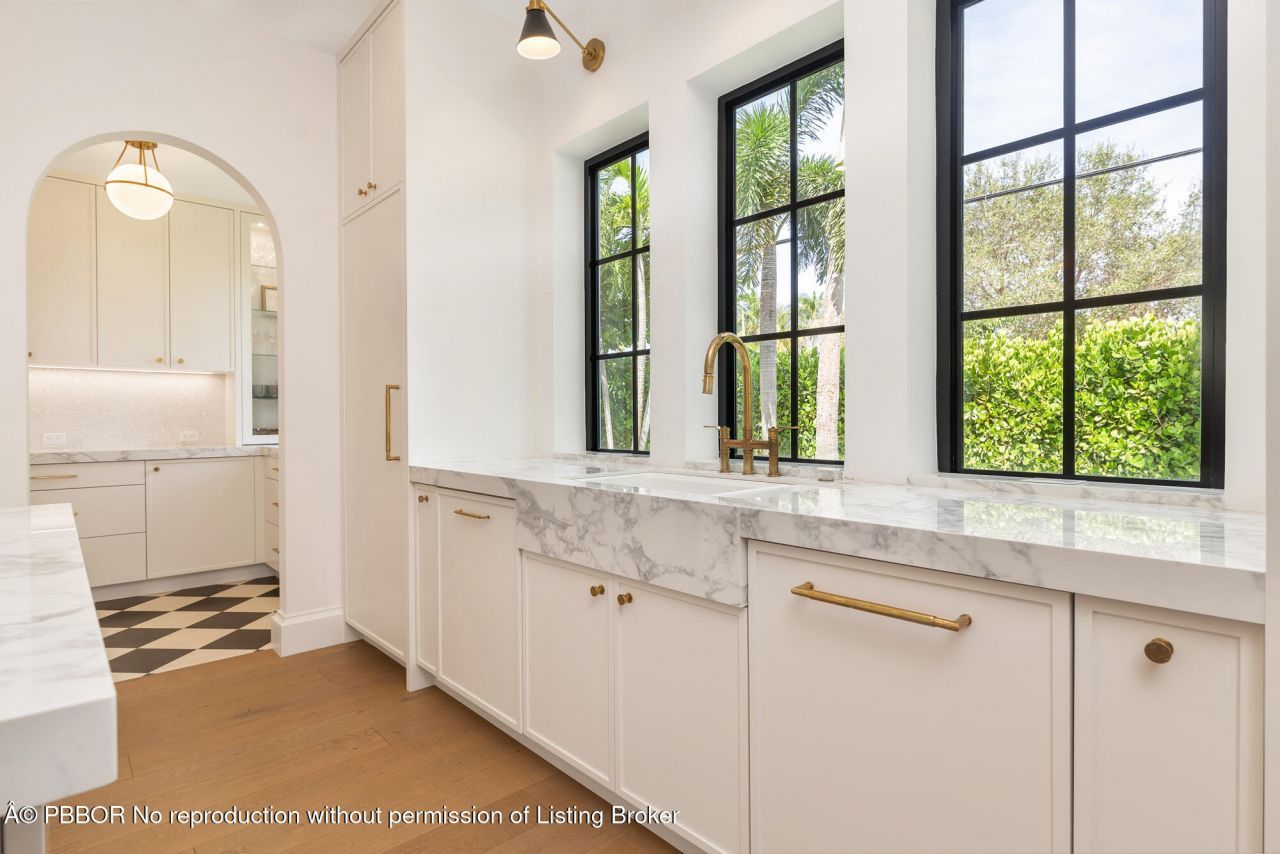 302 E Lakewood Road, West Palm Beach, FL 33405 Photo