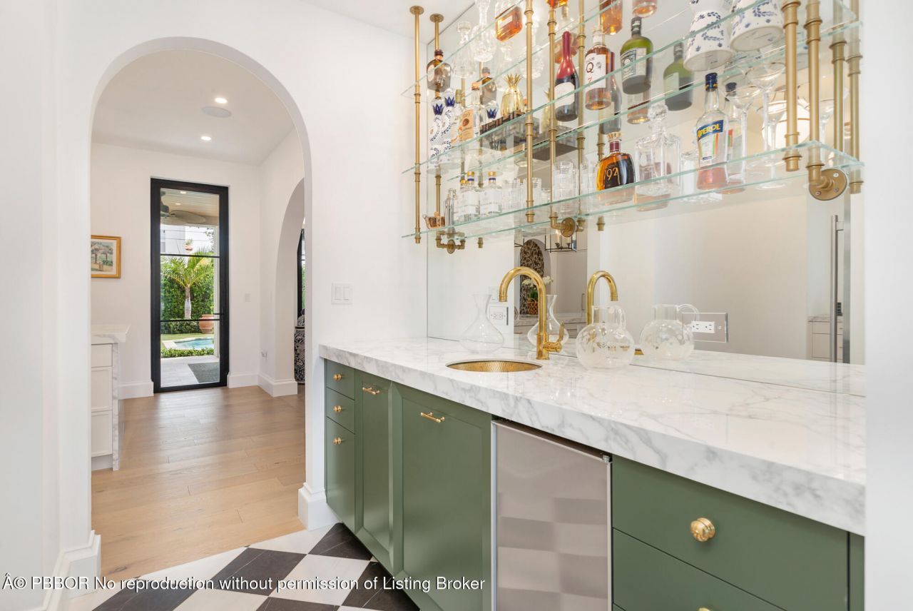 302 E Lakewood Road, West Palm Beach, FL 33405 Photo