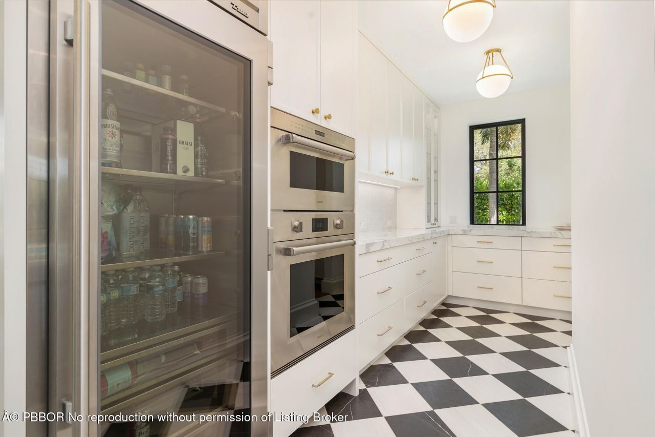 302 E Lakewood Road, West Palm Beach, FL 33405 Photo