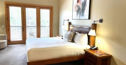 2100 N North Village Drive, Truckee, CA 96161 Photo