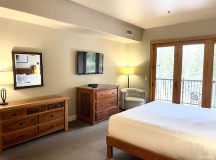 2100 N North Village Drive, Truckee, CA 96161 Photo