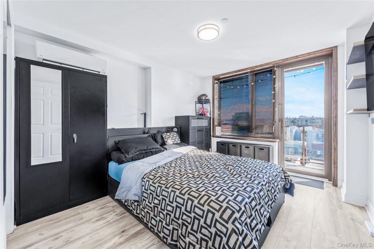 30-63 31st Street, Unit 605, Astoria, NY 11102 Main Photo