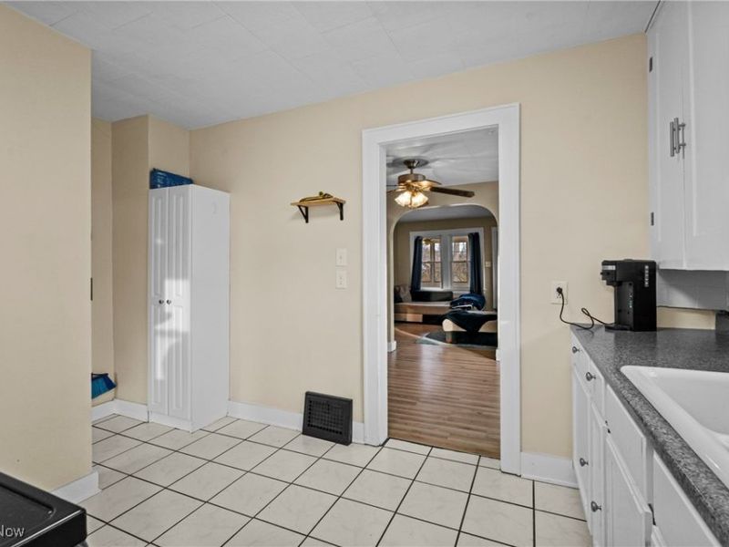 640 Plainfield Road, Akron, OH 44312 Photo 11