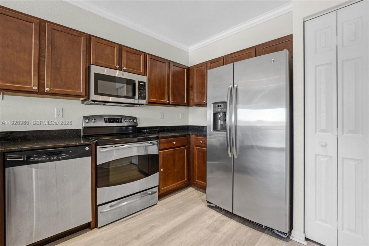 10870 NW 88th Ter, Unit 227, Doral, FL 33178 Photo