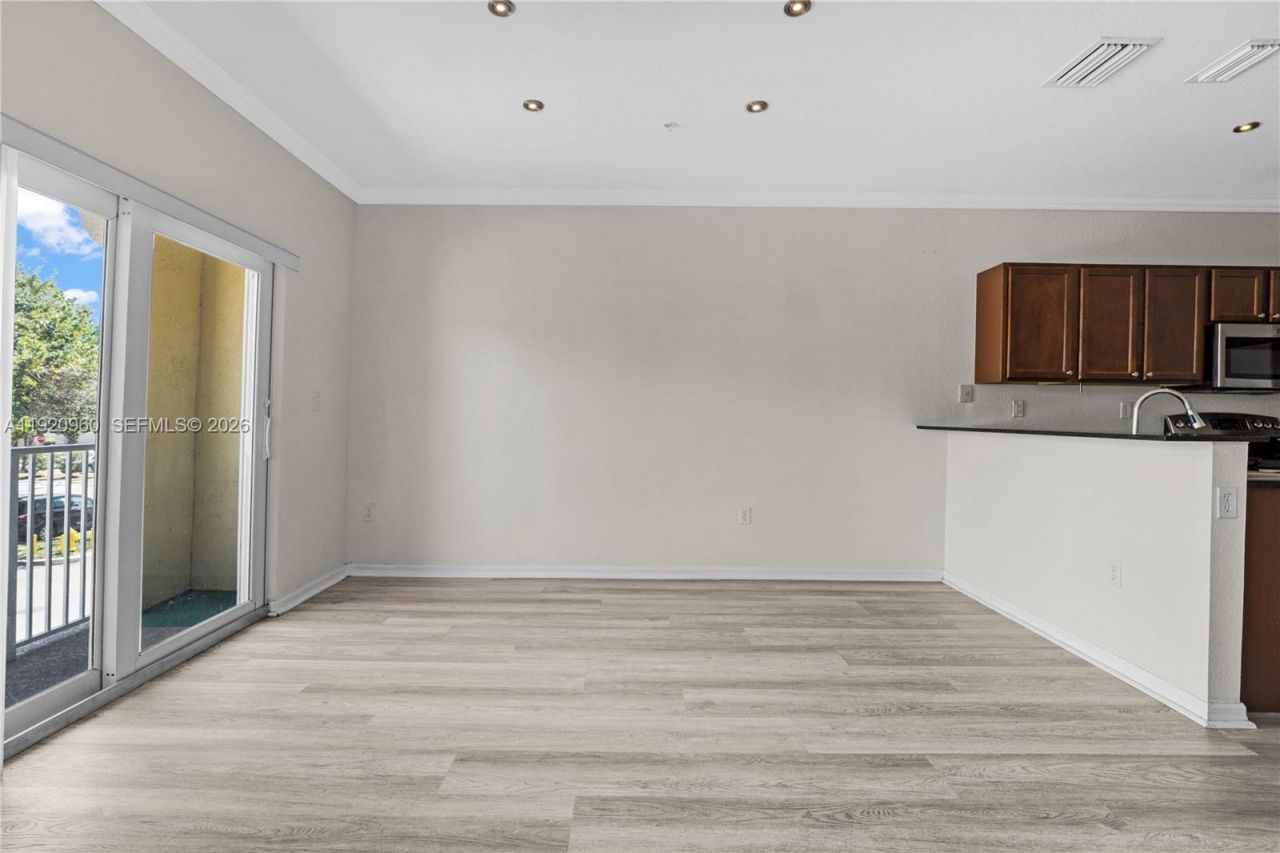 10870 NW 88th Ter, Unit 227, Doral, FL 33178 Photo