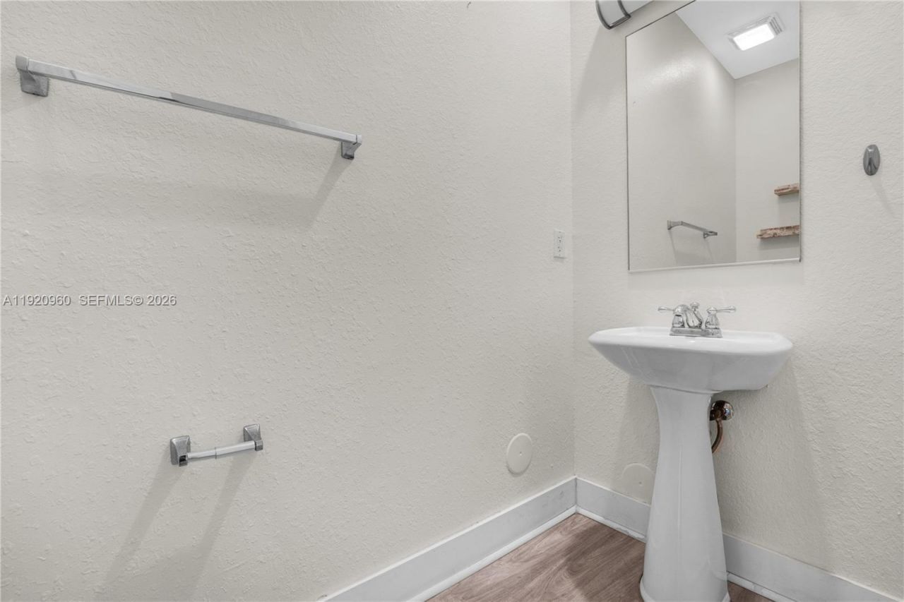 10870 NW 88th Ter, Unit 227, Doral, FL 33178 Photo