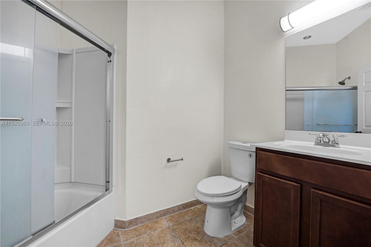 10870 NW 88th Ter, Unit 227, Doral, FL 33178 Photo