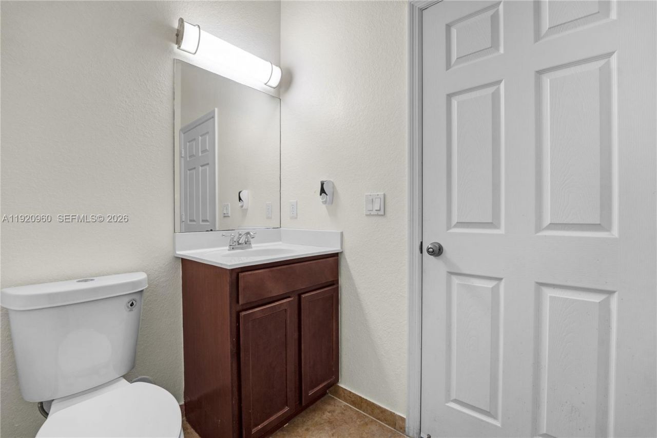 10870 NW 88th Ter, Unit 227, Doral, FL 33178 Photo