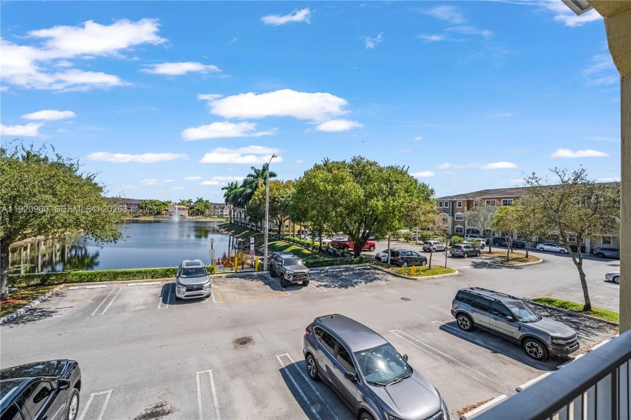 10870 NW 88th Ter, Unit 227, Doral, FL 33178 Photo