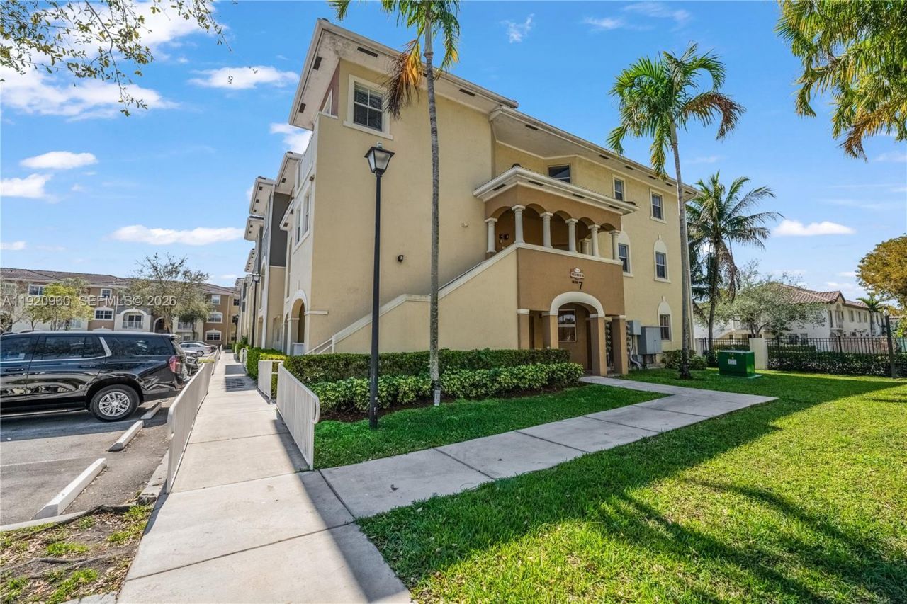 10870 NW 88th Ter, Unit 227, Doral, FL 33178 Photo