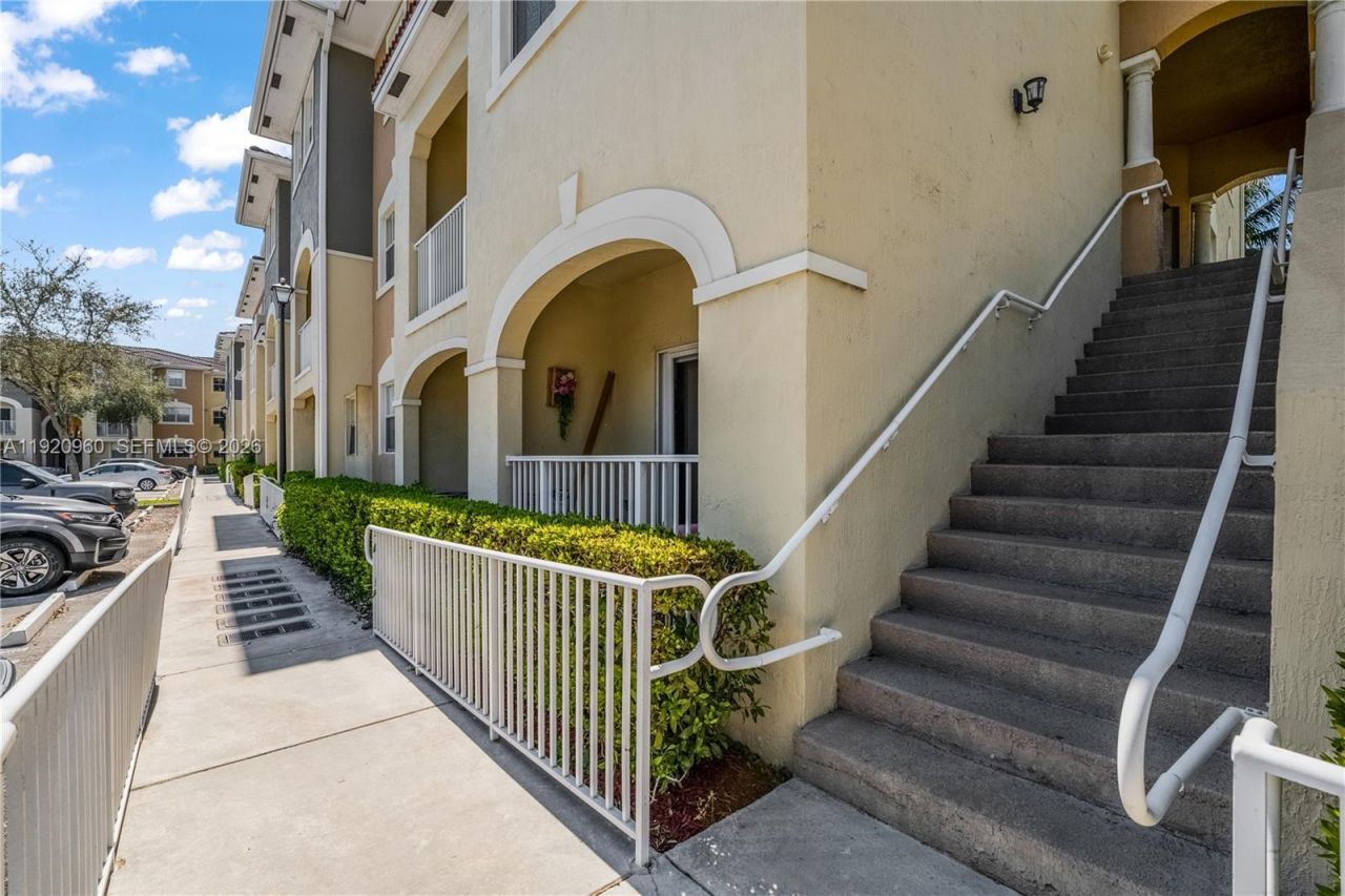 10870 NW 88th Ter, Unit 227, Doral, FL 33178 Photo