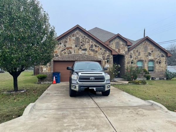 225 S Overlook Drive, Red Oak, TX 75154