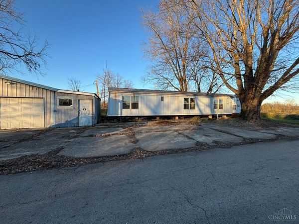 17 S Nixon Avenue, Peebles, OH 45660