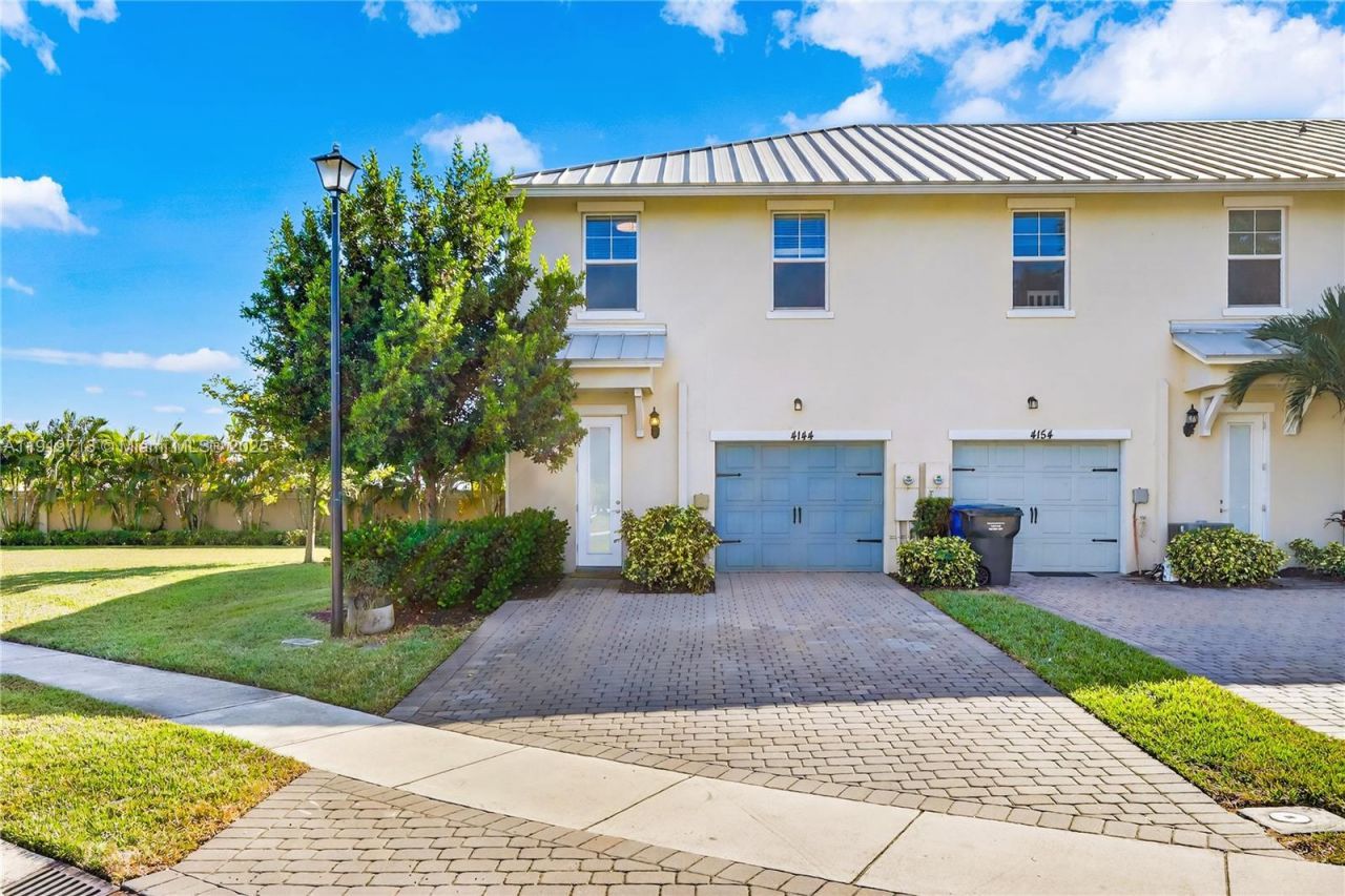 4144 Greenway Dr, Unit 4144, Hollywood, FL 33021 Photo