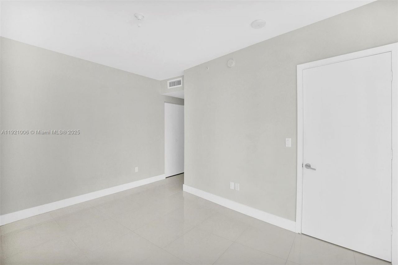 1010 SW 2nd Ave, Unit 1004, Miami, FL 33130 Photo