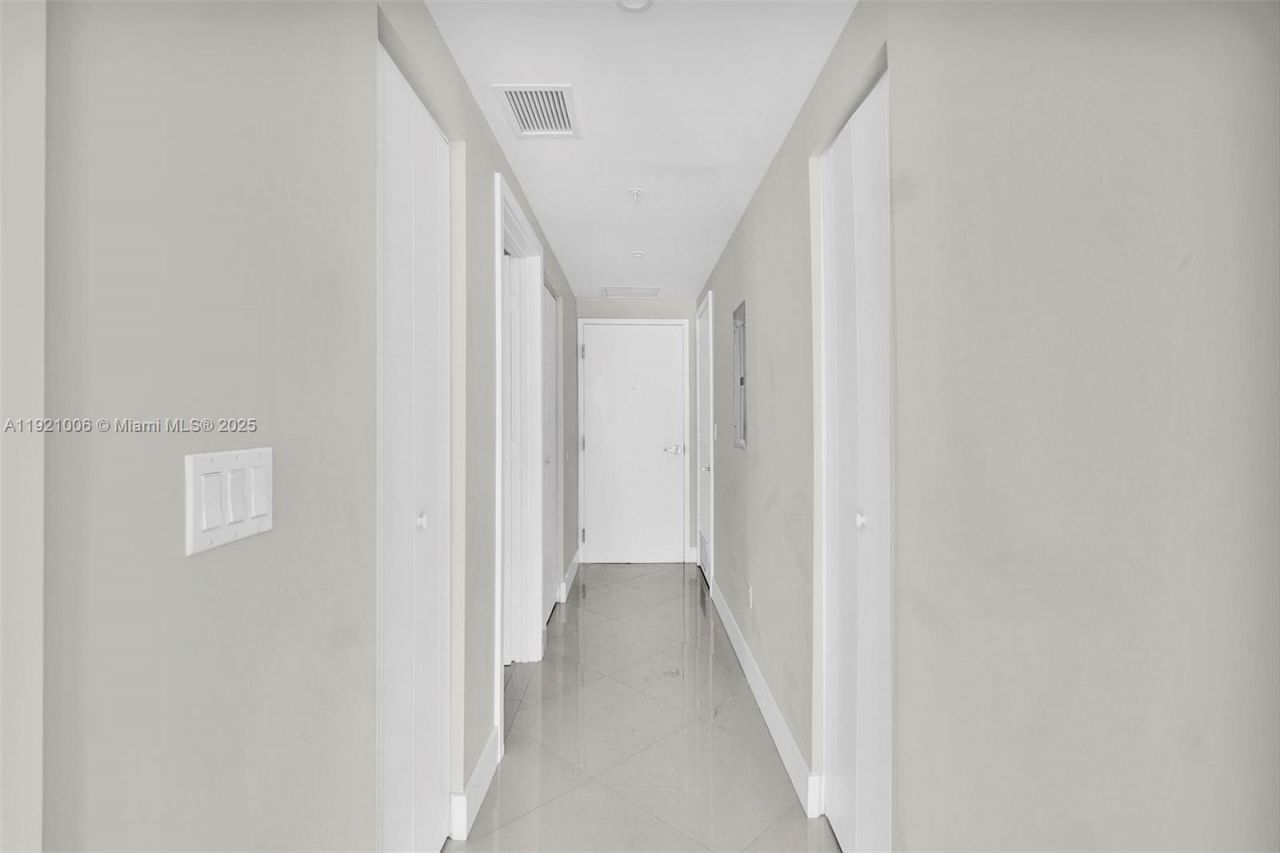 1010 SW 2nd Ave, Unit 1004, Miami, FL 33130 Photo