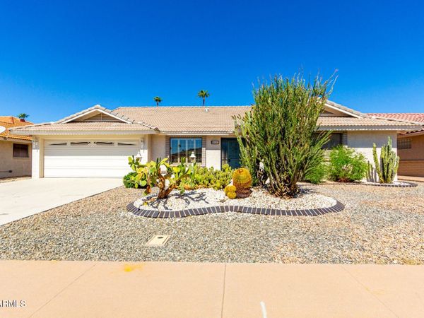 8016 E MEDINA Avenue, Mesa, AZ 85209