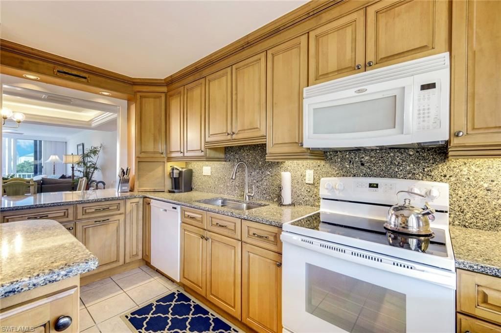 200 Periwinkle Way, Unit 214, Sanibel, FL 33957 Photo