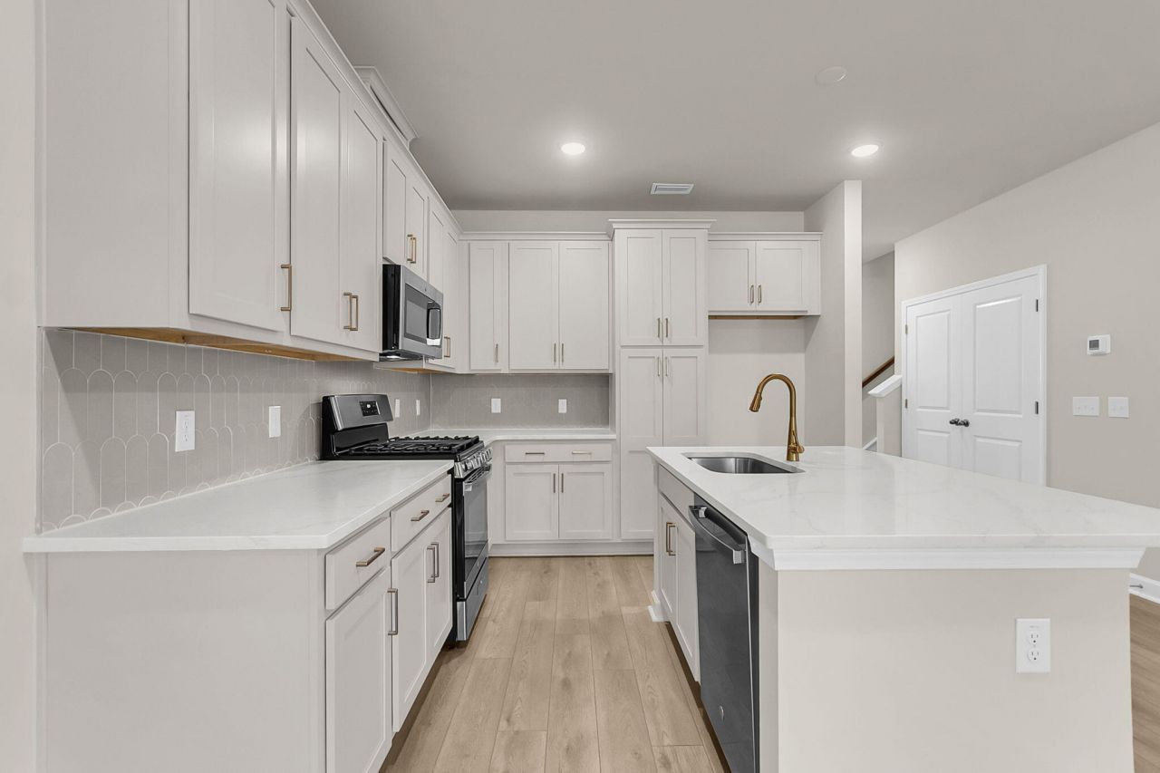 916 Dusk Drive Photo 8