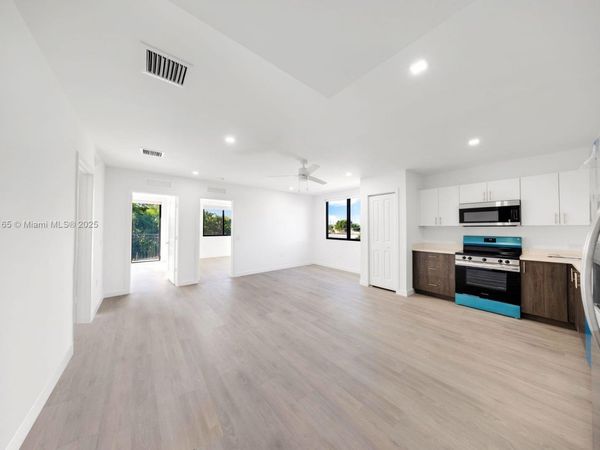 20 NE 19th Ave, Unit 201, Pompano Beach, FL 33060