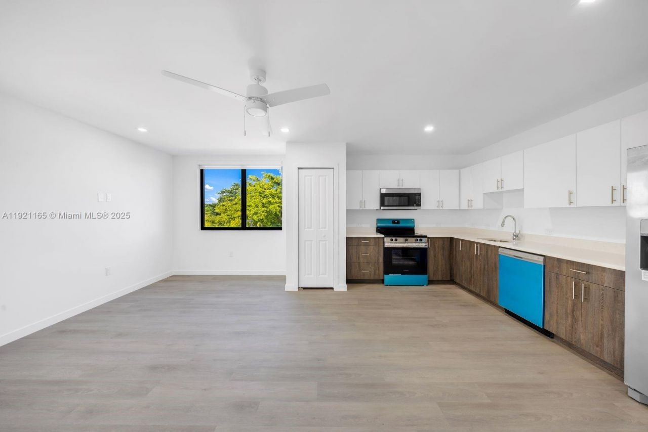 20 NE 19th Ave, Unit 201, Pompano Beach, FL 33060 Photo