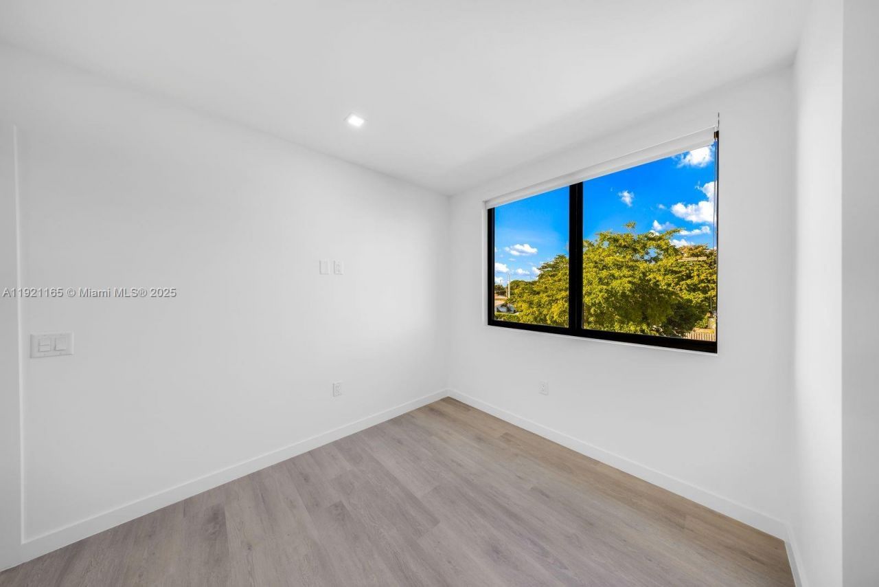 20 NE 19th Ave, Unit 201, Pompano Beach, FL 33060 Photo