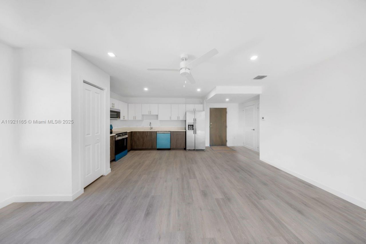 20 NE 19th Ave, Unit 201, Pompano Beach, FL 33060 Photo