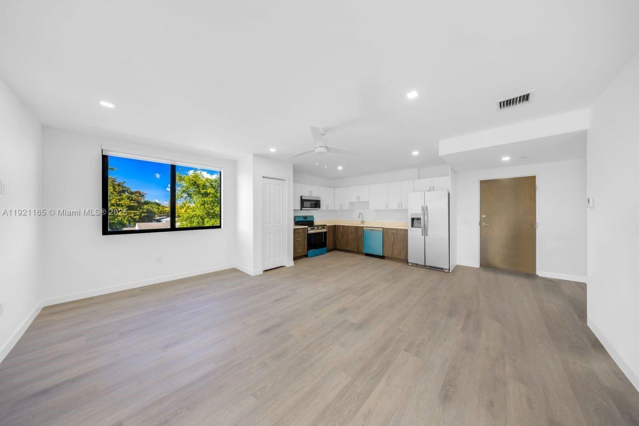 20 NE 19th Ave, Unit 201, Pompano Beach, FL 33060 Photo