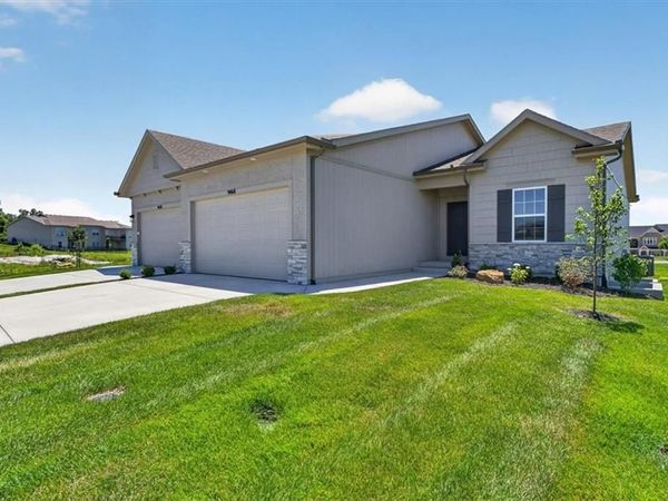 9468 Shady Bend Road, Lenexa, KS 66227