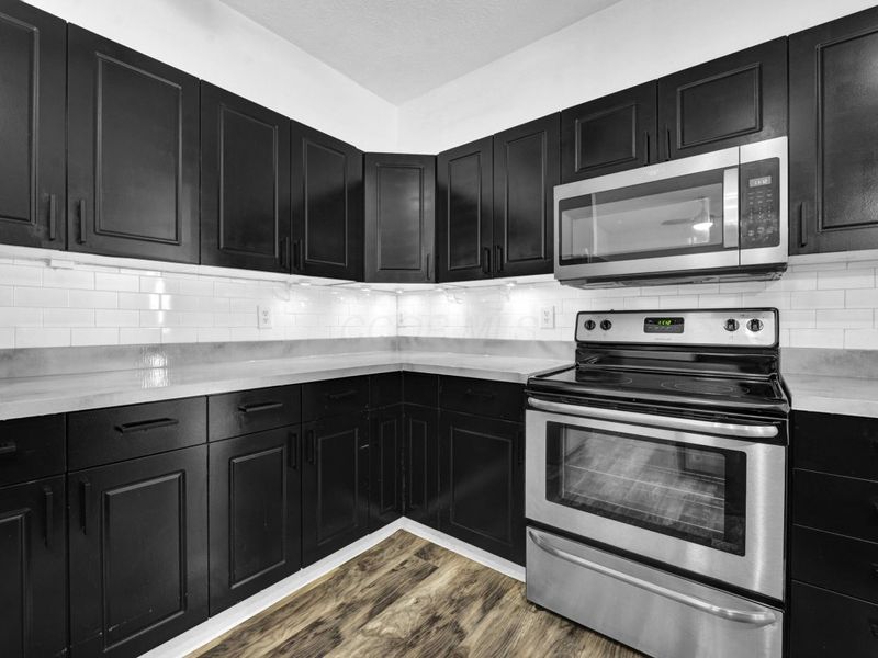 1925 Fortstone Lane, Columbus, OH 43228 Photo 12