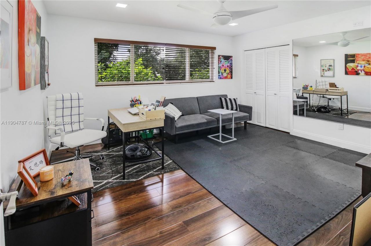 19901 NE 21st Ave, Miami, FL 33179 Photo