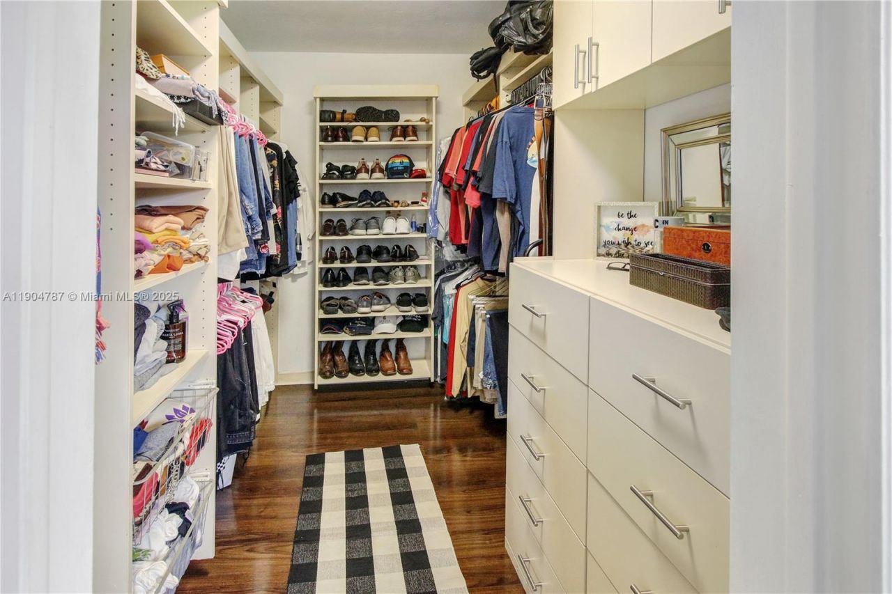 19901 NE 21st Ave, Miami, FL 33179 Photo