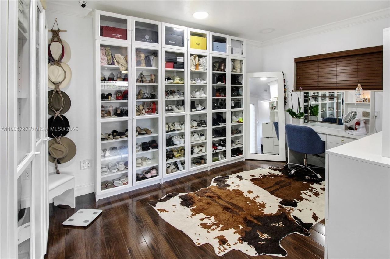 19901 NE 21st Ave, Miami, FL 33179 Photo