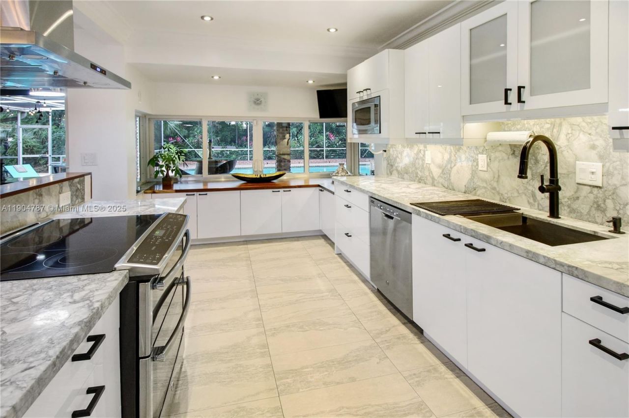 19901 NE 21st Ave, Miami, FL 33179 Photo