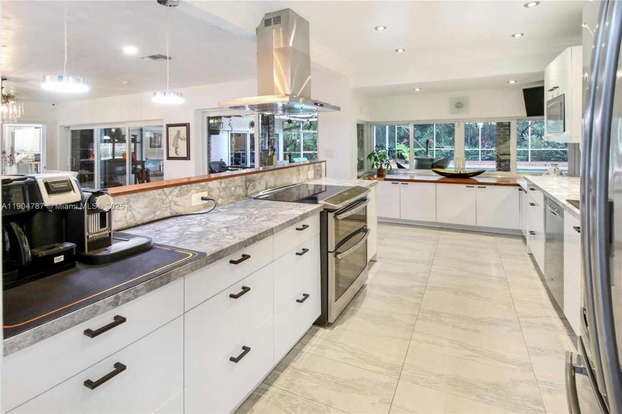 19901 NE 21st Ave, Miami, FL 33179 Photo