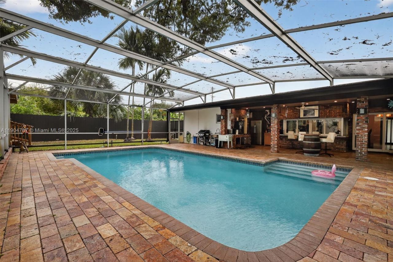 19901 NE 21st Ave, Miami, FL 33179 Photo