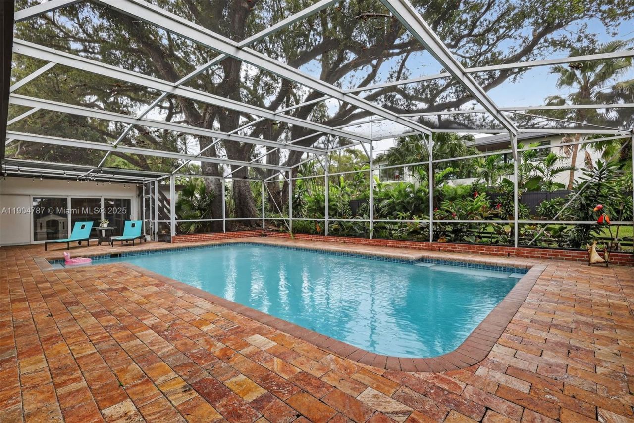 19901 NE 21st Ave, Miami, FL 33179 Photo