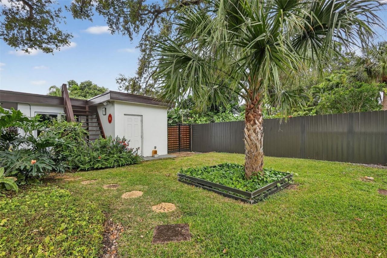 19901 NE 21st Ave, Miami, FL 33179 Photo