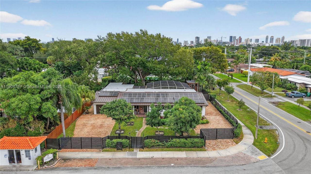 19901 NE 21st Ave, Miami, FL 33179 Photo