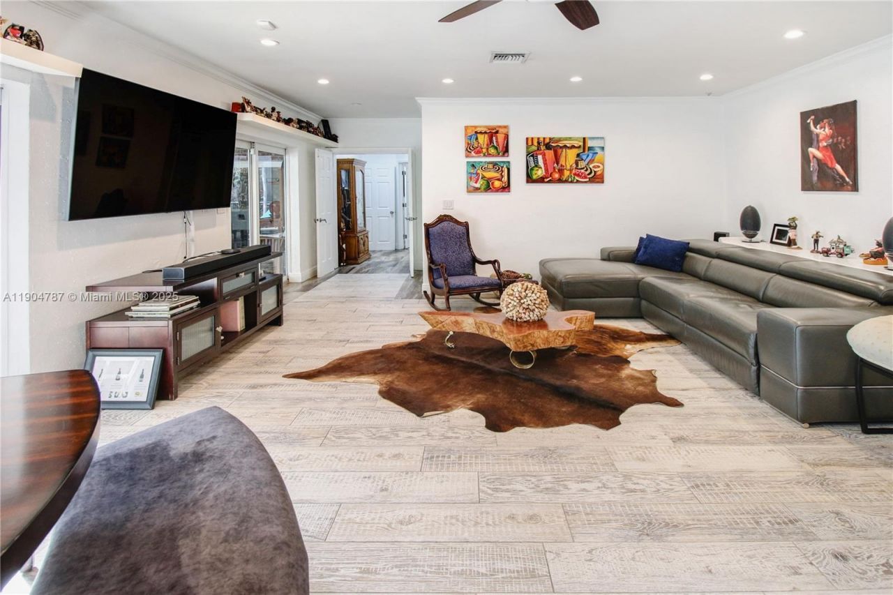 19901 NE 21st Ave, Miami, FL 33179 Photo