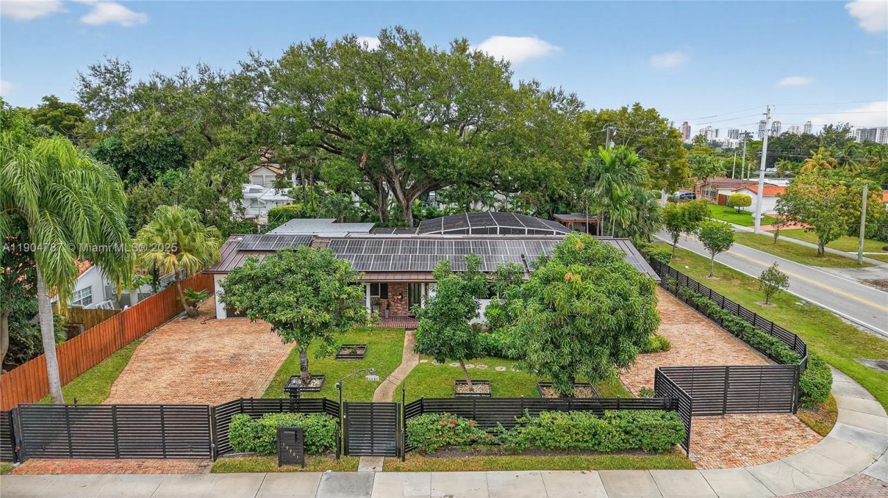 19901 NE 21st Ave, Miami, FL 33179 Photo