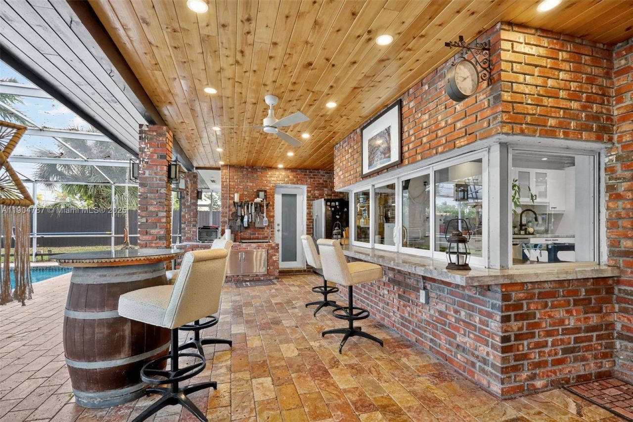 19901 NE 21st Ave, Miami, FL 33179 Photo