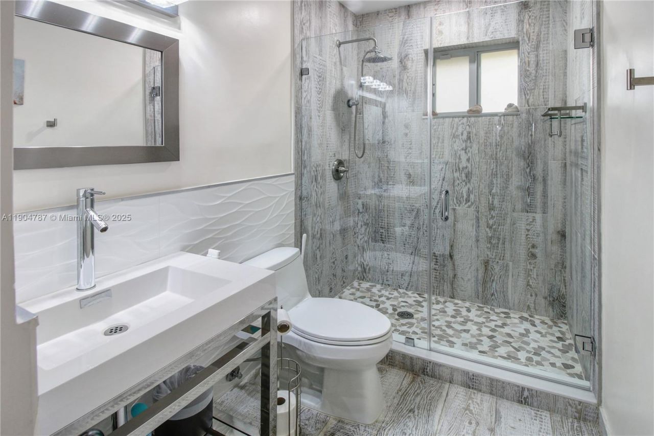 19901 NE 21st Ave, Miami, FL 33179 Photo