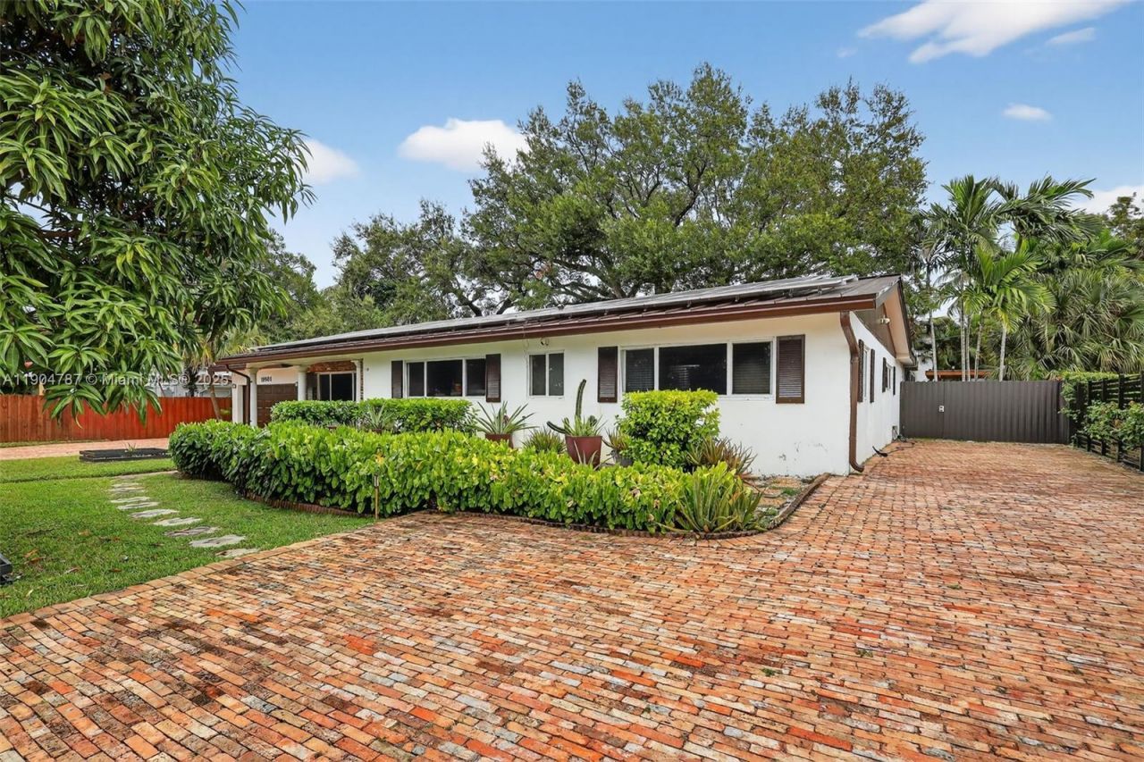 19901 NE 21st Ave, Miami, FL 33179 Photo