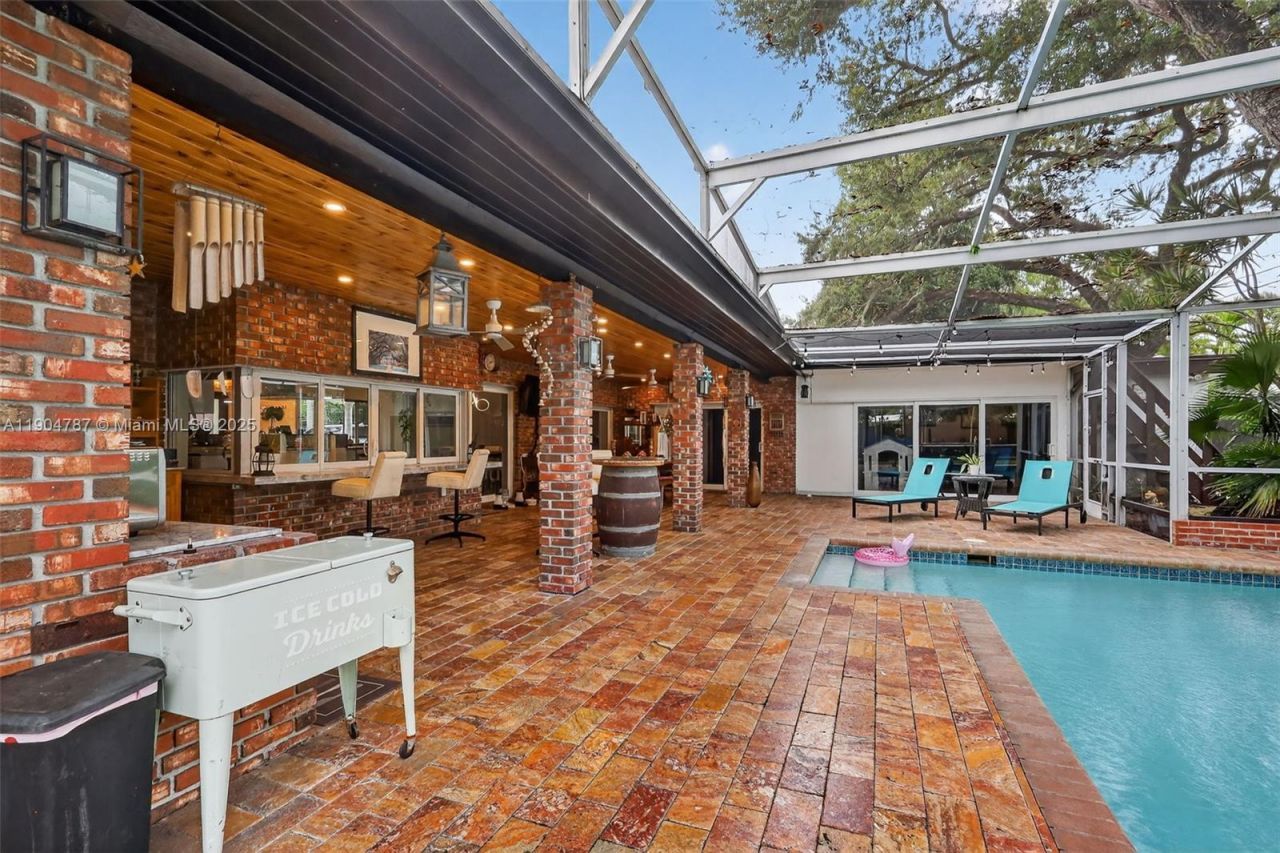 19901 NE 21st Ave, Miami, FL 33179 Photo