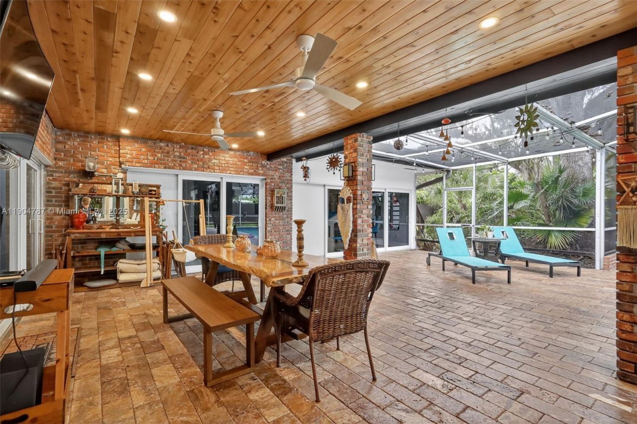 19901 NE 21st Ave, Miami, FL 33179 Photo